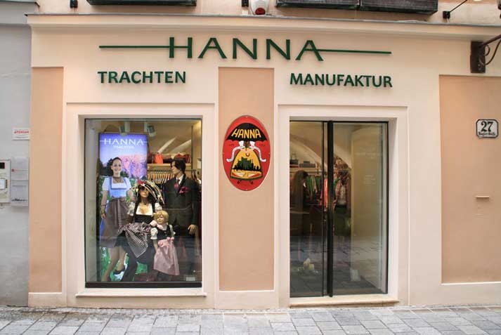 1_Hanna_fashion-store-design_Vienna